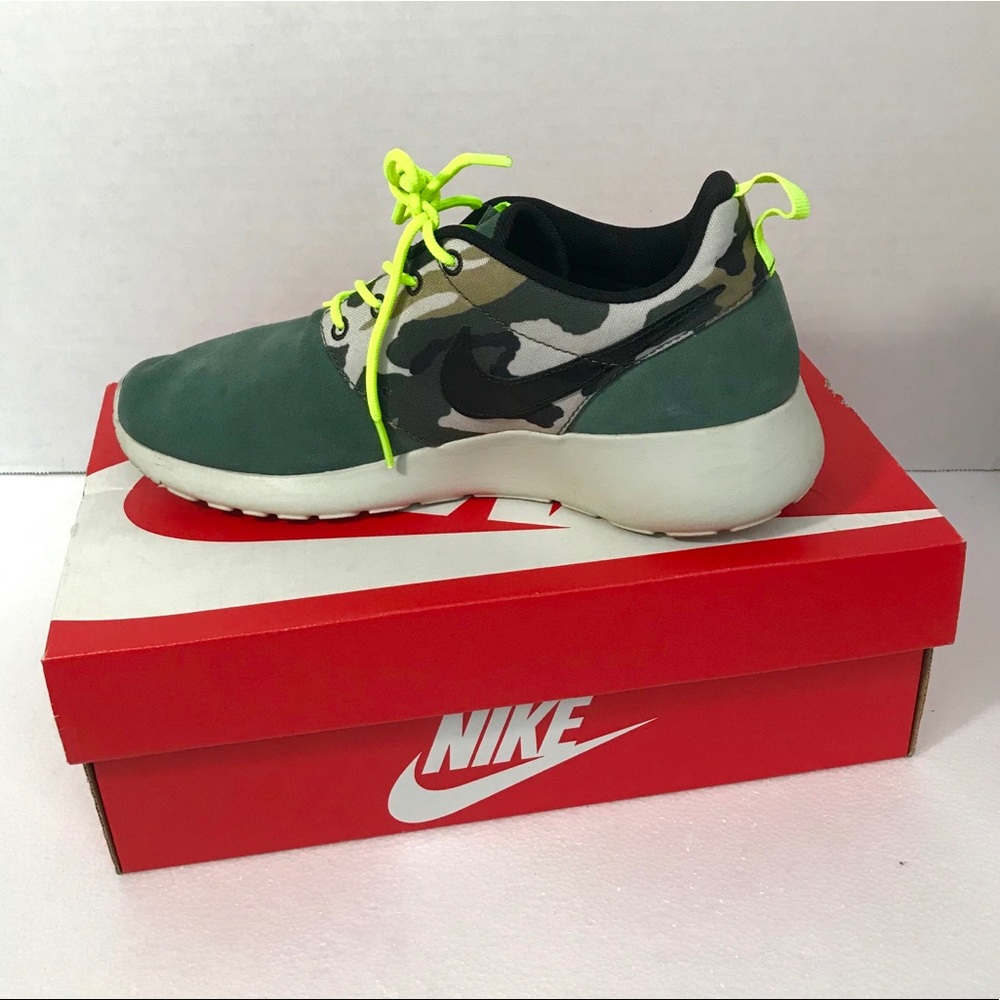 Women’s Nike Rosherun Camo Running Shoes